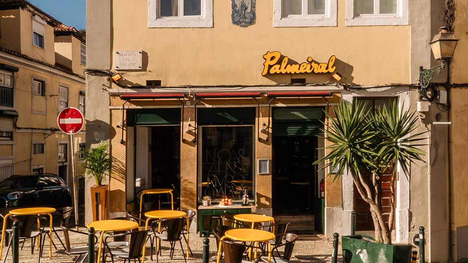 Interior of O Palmeiral — restaurant in Príncipe Real, Lisbon